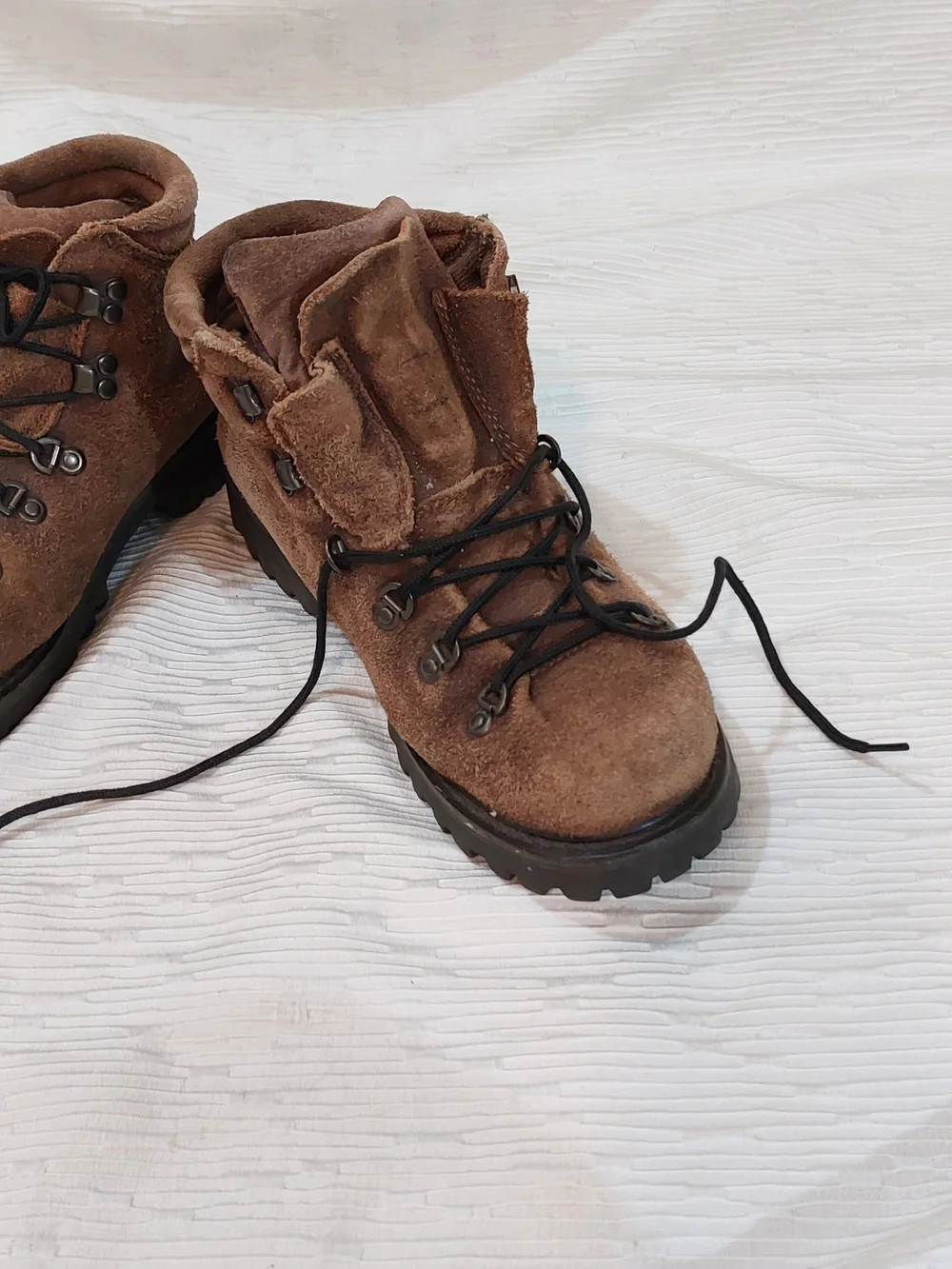 VINTAGE American Eagle Outfitters Brown Suede Lace-Up Hiking Boots Size 11